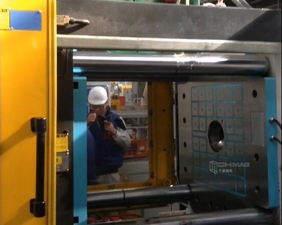 （視頻）注塑機快速換模——磁力模板工作現場